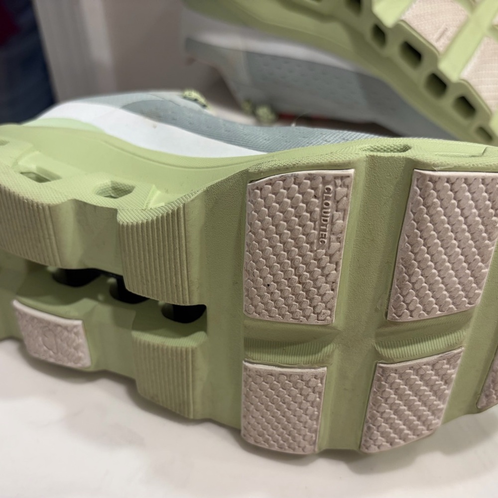 On Running Athletic Shoes in White and Green - Picture 4 of 5